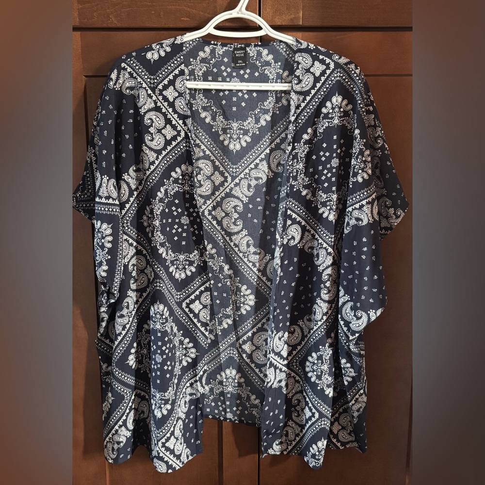 3 for $30. NWOT. Navy and White Patterned Kimono Blouse